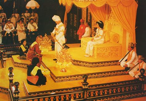 Payung Mahkota Dirgahayu Raja Melayu Adat Istiadat Pertabalan Paduka Seri Sultan Perak Darul