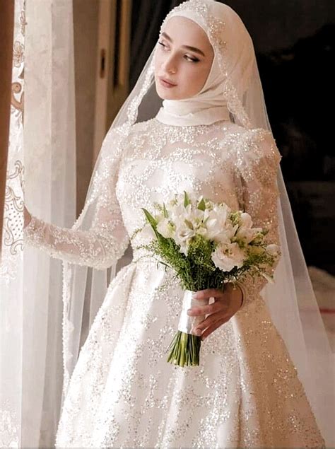 For muslimahs or muslim ladies who are looking for dresses that are modest comfortable and stylish you don t have to look far. Pin by Şövkət on Lace in 2020 | Muslim wedding dresses ...