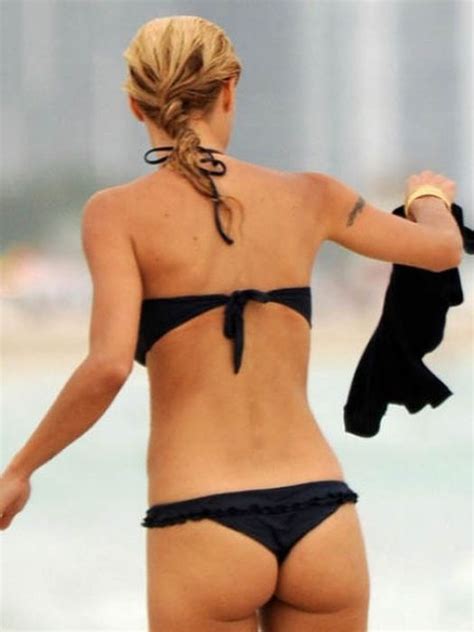 Beach Bums Of Famous Girls 96 Pics