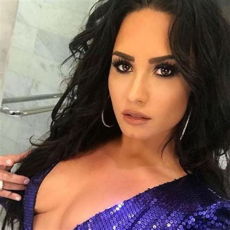Demi Lovato Takes Sexy Selfie For New Year
