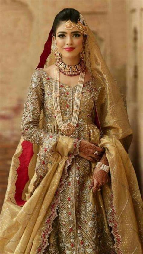 Pin By Zaib Khan On Dulhan Images Pakistani Bride Pakistani Couture Pakistani Wedding Dresses