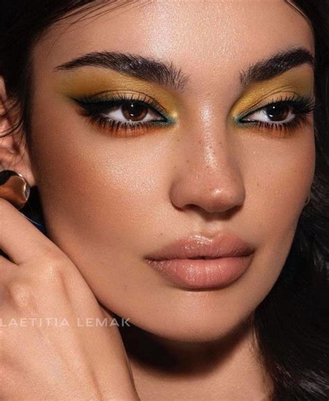 Nine Fabulous Ideas On How To Reinvent The Classic Gold Glam Makeup