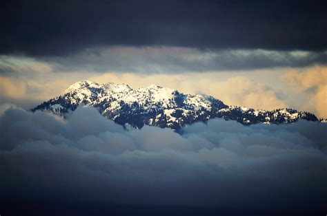 Far Far Away Snow Mountain On A Cloudy Day The Mystery Fa Flickr