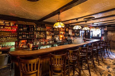 From dive bars to swanky cocktail lounges, we've rounded up some great spots worth a visit in nyc's midtown area. Find the Best Irish Pub in NYC