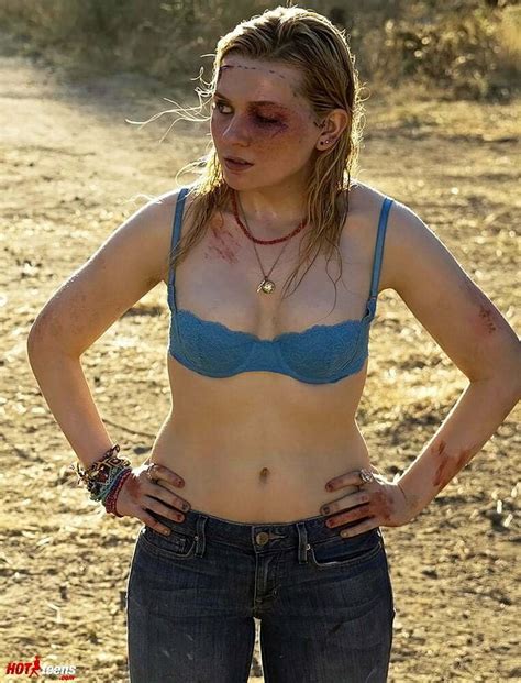 Abigail Breslin Nude Boobs Popped Out Her Hot Curved Body