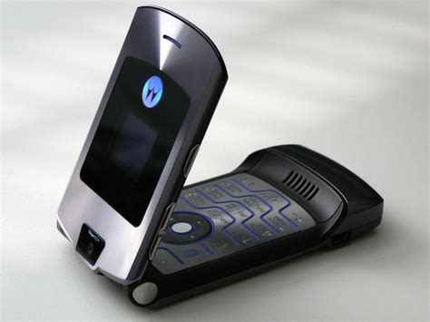 Lenovo to bring back Motorola Razr flip-phones to challenge new Nokia 3310?