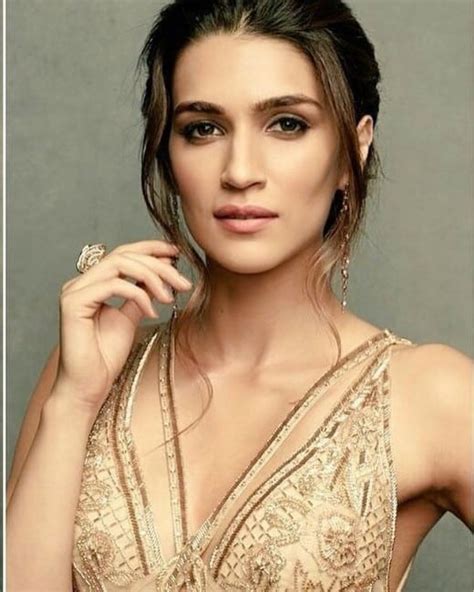 36 Best Kriti Sanon Hot And Sizzling Photos Sexy Bikini Pics Sfwfun