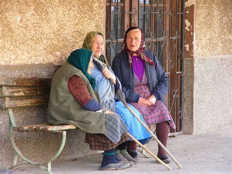 무료 이미지 사람들 하이킹 마을 색깔 좌석 어린이 신전 여자들 사진 영상 전통 중세 불가리아 농부