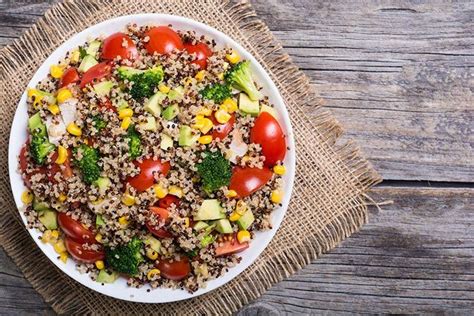 Ensalada De Quinoa Receta Rápida Y Saludable Comedera Recetas Tips Y Consejos Para Comer