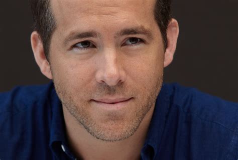 Ryan reynolds confirms his version of green lantern will not be suiting up again for zack snyder's sadly, according to ryan reynolds on twitter, he's not suiting up again for snyder's teased cameo. Ryan Reynolds, adepte du classicisme horloger - FHH Journal