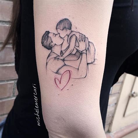 Tatuaje Papá Besando A Su Hijo Por Michele Mercuri Tatuajes Para Mujeres