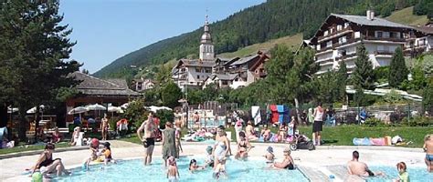 Le grand bornand village est une station des aravis située à 1000 mètres d'altitude. LE GRAND BORNAND CHINAILLON location chalet, appartements ...