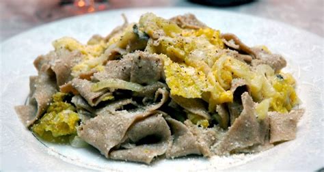 This is pizzoccheri valtellinesi con spinaci by mario marco farinato on vimeo, the home for high quality videos and the people who love them. Pizzoccheri: ricetta valtellinese | Dissapore