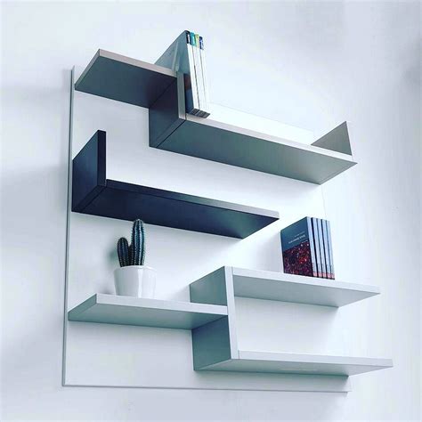 Desain rak buku unik seperti ini cocok untuk menghiasi hunian dengan interior bergaya minimalis, modern minimalis, dan kontemporer. 24+ Desain Rak Buku Modern, Motif Masa Kini!