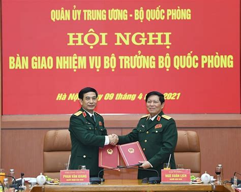 Tại buổi làm việc, đồng chí bộ trưởng bqp đã nghe chỉ huy trung đoàn báo kết quả thực hiện nhiệm vụ sscđ, qlvt của trung đoàn 6 tháng đầu năm 2021; Quân ủy Trung ương, Bộ Quốc phòng tổ chức Hội nghị bàn ...