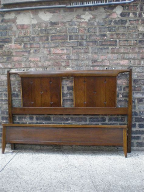 Broyhill bedroom furniture pleasant isle collection by broyhill shop hickory. Mid Century Chicago: Broyhill Saga Bedroom Set