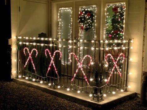 11 Simple And Elegant Balcony Decorating Ideas For Christmas