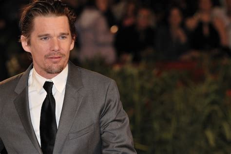 Ethan Hawke Joins The Cast Of “total Recall” Complex