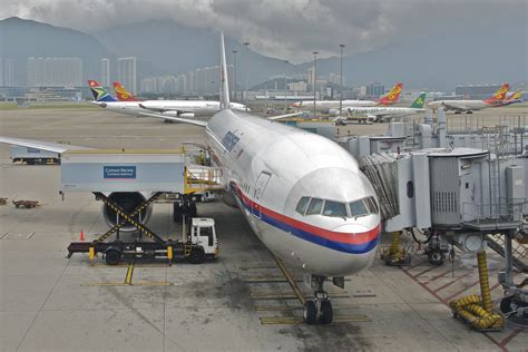 Malaysia Airlines Loses Contact With Plane Carrying 239 People The Verge