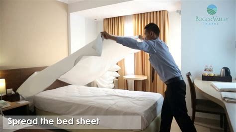 How To Making Bed In Hotel 👉 Housekeeping Training Youtube