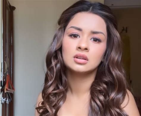 21 Year Old Avneet Kaur Shared Such A Selfie On Instagram You Will Be Left Watching The Heart