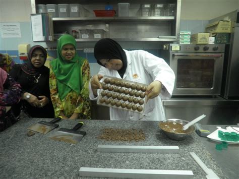 Malaysian handmade chocolate entrepreneur association. Memori Semalam: LAWATAN KE LEMBAGA KOKO MALAYSIA