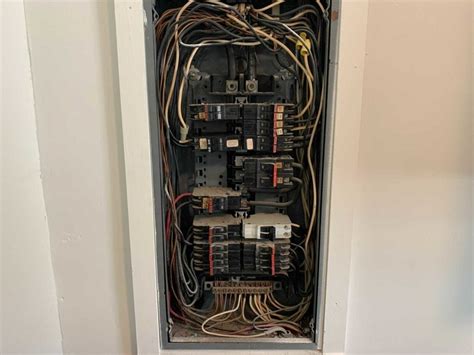 Fuse Box Vs Circuit Breaker What S The Difference Vlr Eng Br