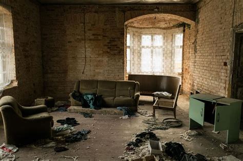 Inside Creepy Abandoned Mansions Around The World Abandoned Mansions