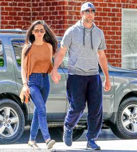Olivia Munn And Nfl Boyfriend Aaron Rodgers Stroll In Beverly Hills