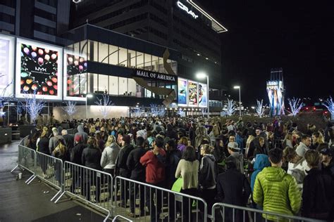 People Are Getting Paid To Wait In Line For Black Friday Deals