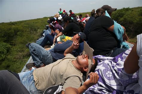 El Fotógrafo Que Le Pone Rostro A La Migración Español