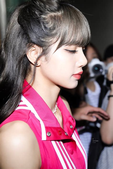 See more ideas about blackpink, black pink, black pink kpop. These 30+ Photos Of BLACKPINK Lisa's Gorgeous Side Profile ...