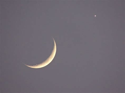 Crescent Moon And Venus In The Early Evening Sky Pedro Barradas Flickr