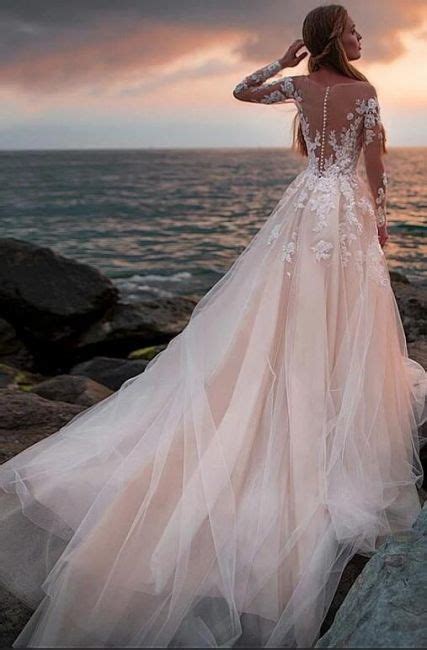 Das komplette abändern des dekolleté bereichs. Luxus Hochzeitskleider mit Ärmel | Brautkleider A Linie ...
