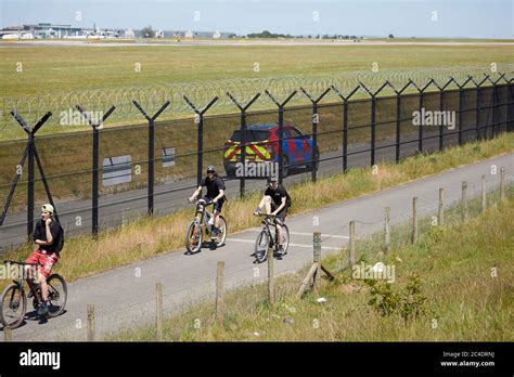 Manchester Airport Perimeter Fence Used By Cyclist And Walkers Stock