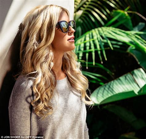 Christina El Moussa Displays Her Fit Figure Poolside Daily Mail Online