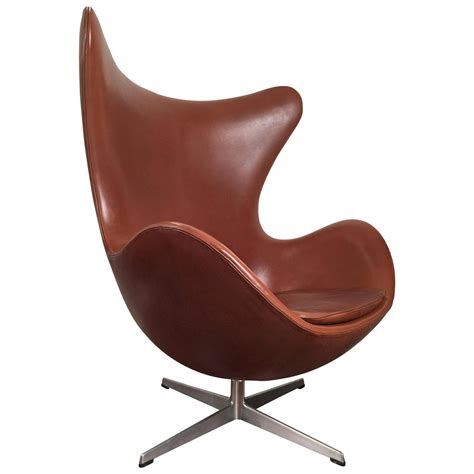early arne jacobsen egg chair in original brown leather by fritz hansen for sale at 1stdibs