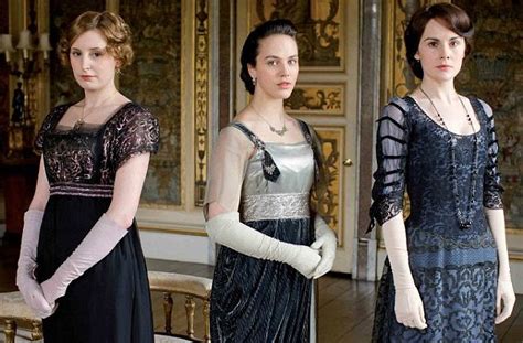 Downton Abbey Look What S Happened To Dowdy Sister Edith Crawley Daily Mail Online