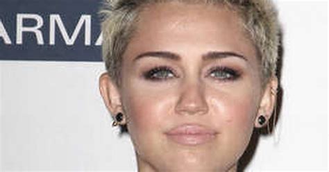 Miley Cyrus Gets New Heart Tattoo Amid Broken Romance Rumours Daily Star