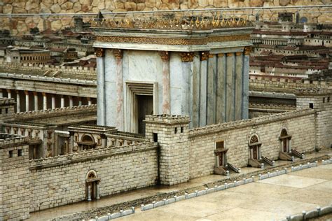 El Tercer Templo en Jerusalén y el Templo Milenario en el Monte Sion