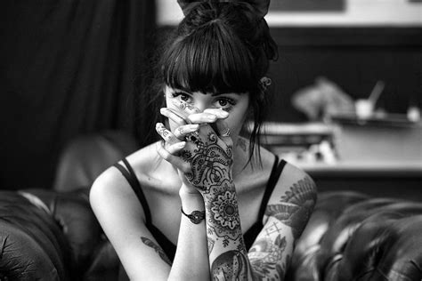 Kaya Scodelario Tattoos Fiancés Name On Her Finger Tattoo Photography Beauty Tattoos Tattoos