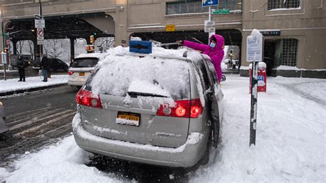 New York Gets Its First Major Snow Of The Season The New York Times