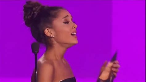 Ariana Grande Crying On Stage Youtube