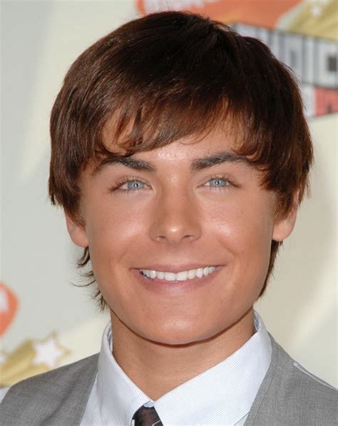 Also, a hairstyle with bangs laying down will take away from the roundness. Mens Hairstyles for Round Faces