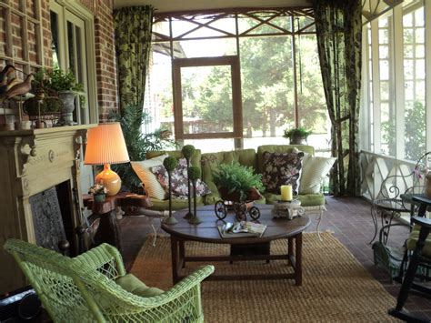 Cozy Country Porch Townhouse Decorating Country Porch Screened In Porch