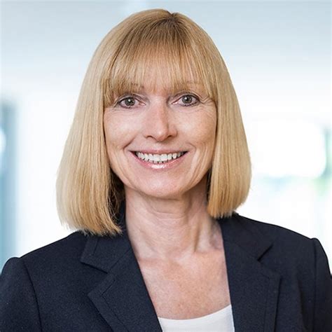 How long have you been smoking for? Susanne Szczesny-Oßing leitet Personal bei EWM