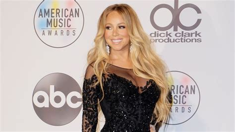 Hoppla Mariah Carey Fallen Fast Die Brüste Raus Promiflashde