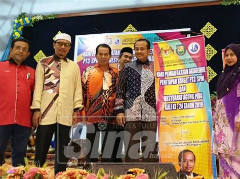 .abdul malek ashrafi, lagu sekolah menengah kebangsaan tun haji abdul malek, new urban agenda interview corner datin badriyah abdul malek malaysia, bbfs 6 abdul malik vs oliver cox, tribute to great leader abdul malek ukil, molana abdul malek sahab quadri ajmeri aal chisti khuwaja missan malda. Terengganu pantau pengendalian sisa industri