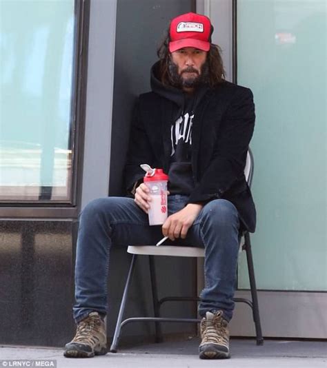 Keanu Reeves Says Hes Lonely And We Just Cant Have That