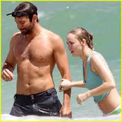 Bradley Cooper Shirtless At The Beach With Suki Waterhouse Bikini Bradley Cooper Shirtless